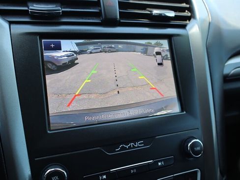 Used 2020 Ford Fusion SE FWD image 9