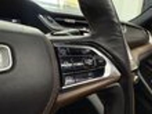 Used 2022 Jeep Grand Cherokee L Summit w/ Luxury Tech Group V image 16