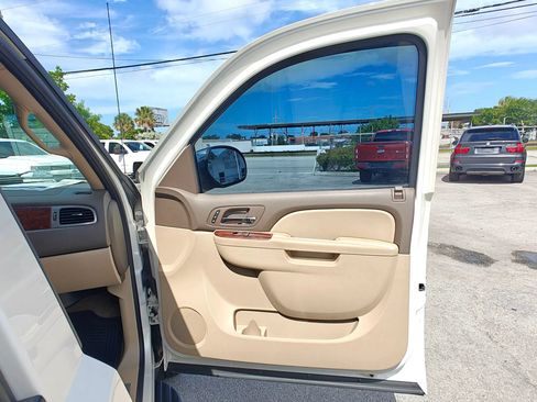 Used 2013 Chevrolet Avalanche LTZ AWD/4WD image 15