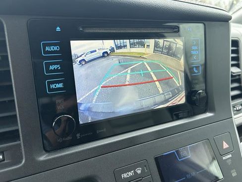 Used 2017 Toyota Sienna XLE image 14