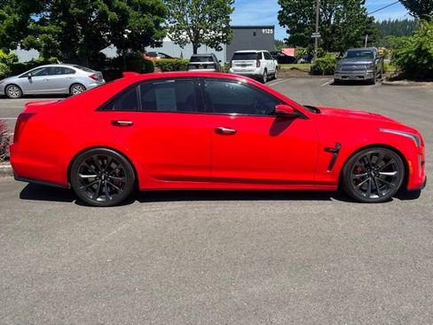 Used 2019 Cadillac CTS V w/ Luxury Package RWD image 9