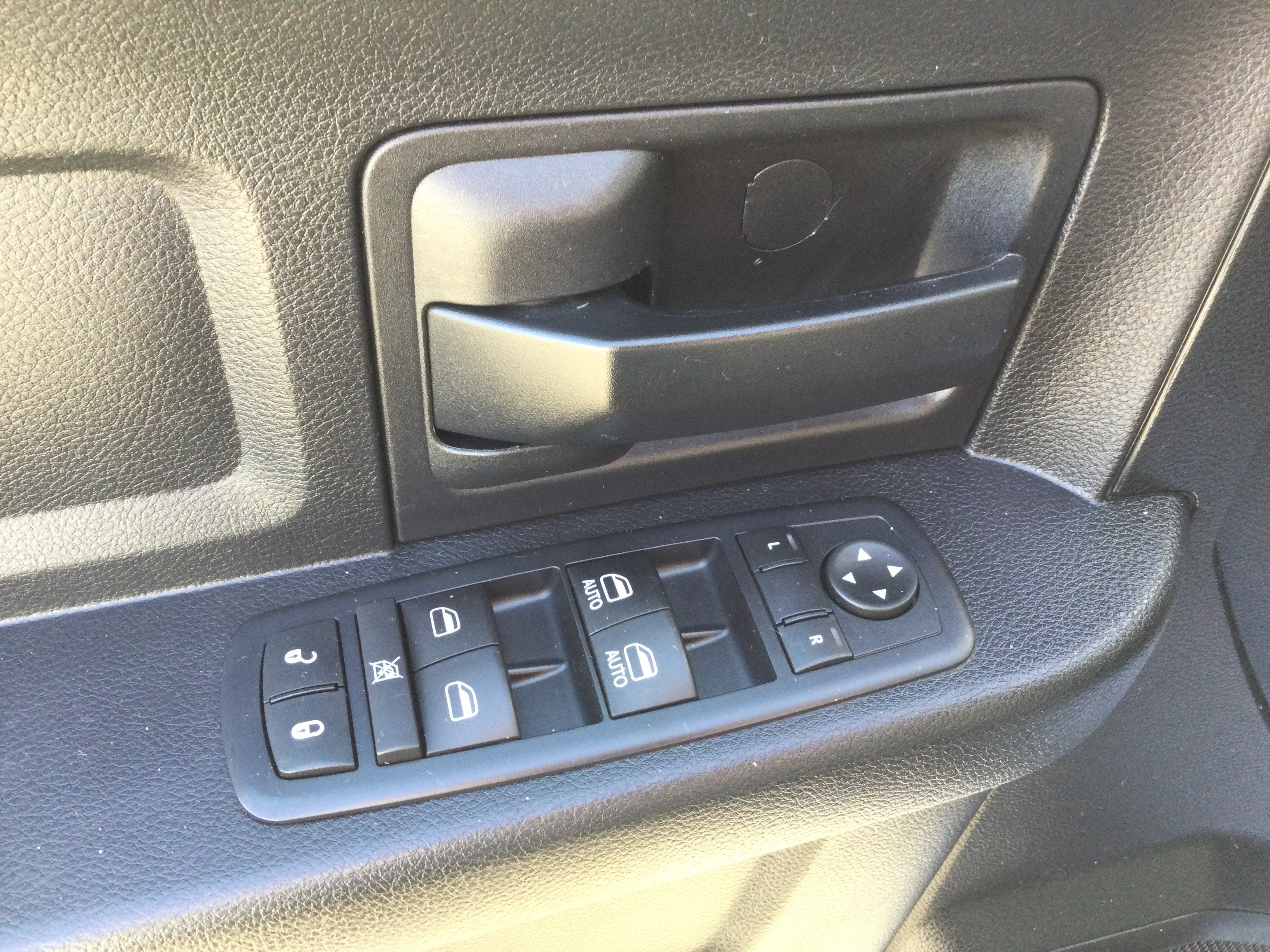 Used 2016 RAM 1500 ST RWD image 8