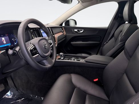Used 2023 Volvo XC60 B5 Plus w/ Climate Package AWD/4WD image 10