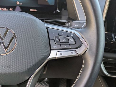 Used 2025 Volkswagen Atlas Cross Sport SE image 14