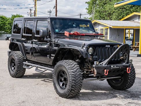 Used 2018 Jeep Wrangler Unlimited Sport S AWD/4WD image 3