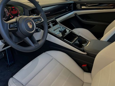 Used 2024 Porsche Panamera 4 image 4