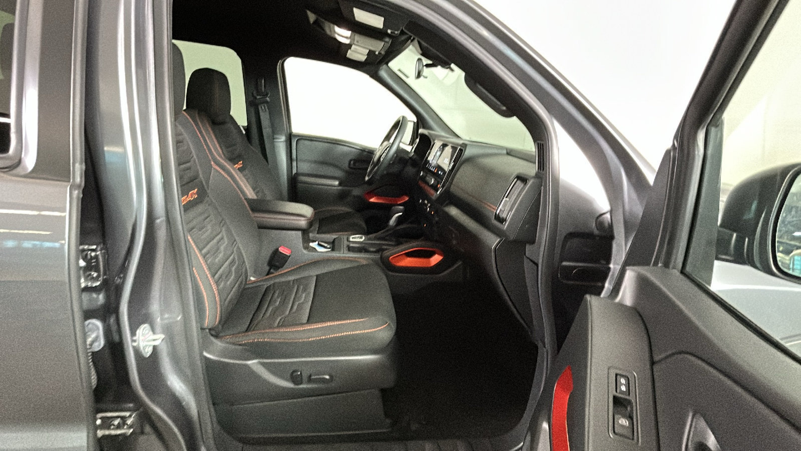 Used 2026 Nissan Frontier PRO-4X AWD/4WD image 36