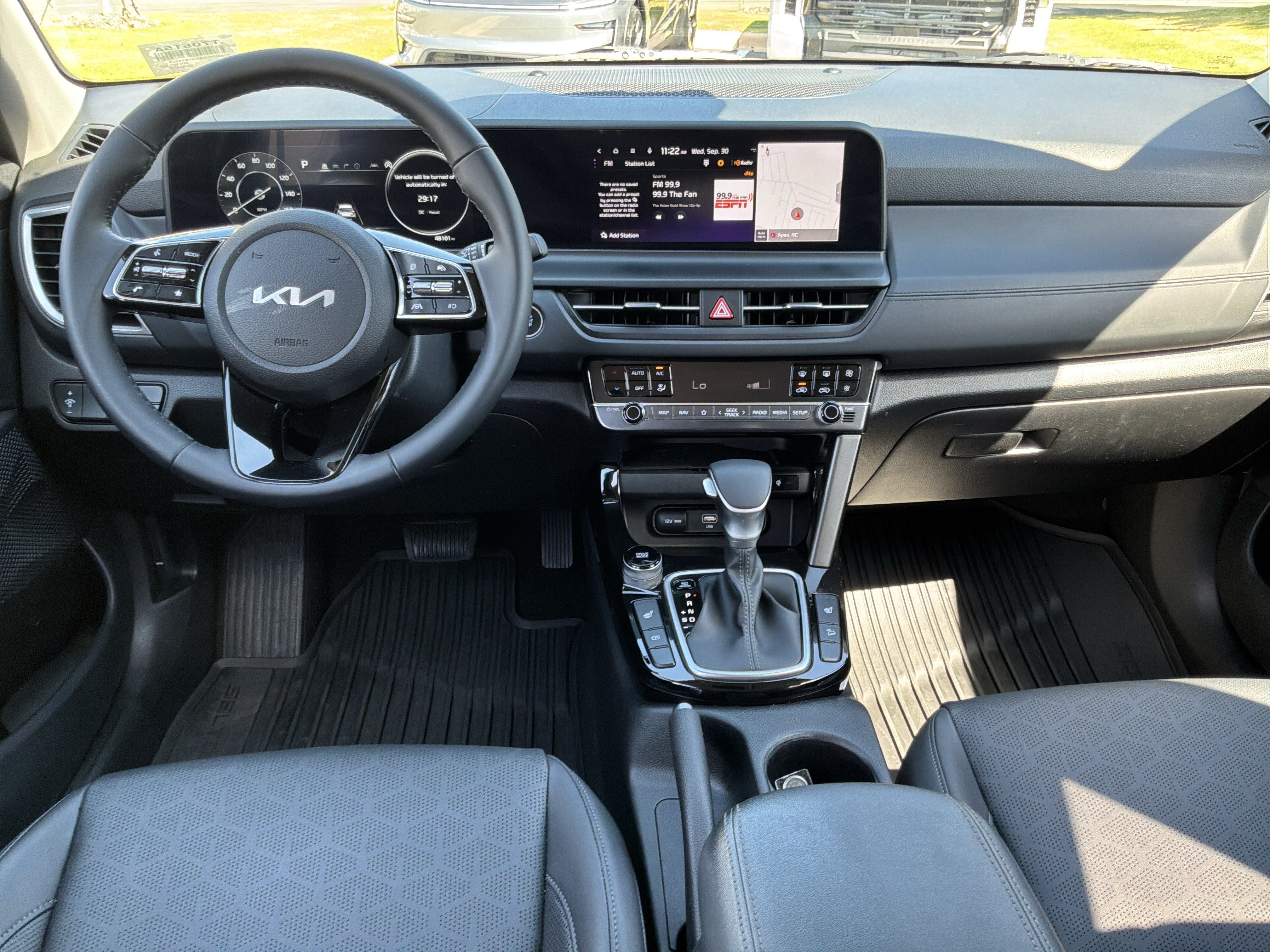 Used 2024 Kia Seltos EX FWD image 28