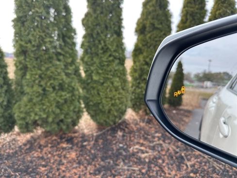 Certified 2024 Toyota Corolla Cross XSE image 15