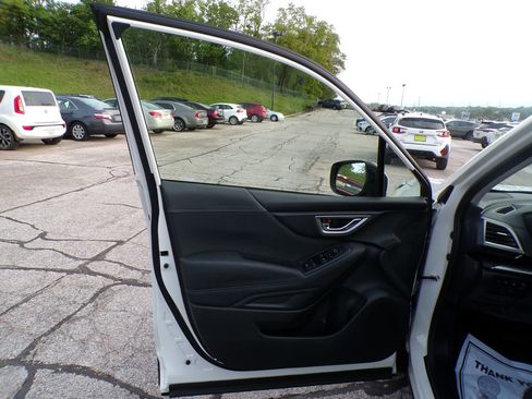Used 2023 Subaru Forester Premium AWD/4WD image 23