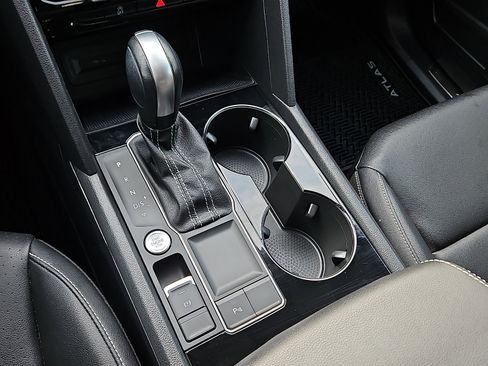 Certified 2023 Volkswagen Atlas SE image 15