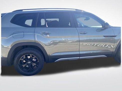 Used 2025 Volkswagen Atlas Peak Edition SE image 7