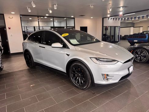 Used 2017 Tesla Model X 75D image 6