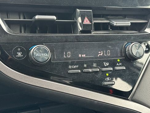 Used 2023 Toyota Camry SE image 19