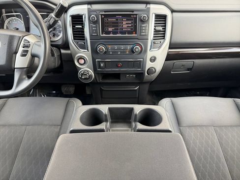 Used 2019 Nissan Titan SV AWD/4WD image 26