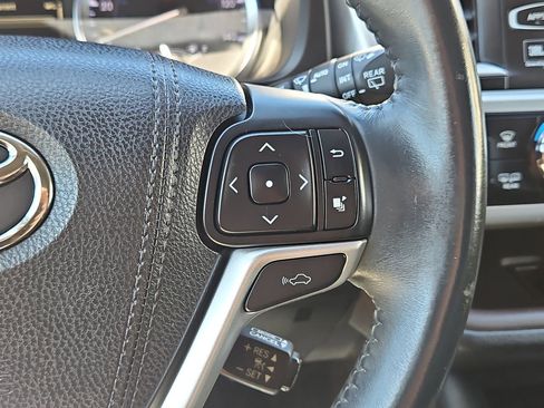 Used 2016 Toyota Highlander Limited image 21