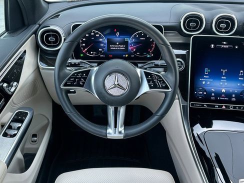 Used 2023 Mercedes-Benz GLC 300 image 30