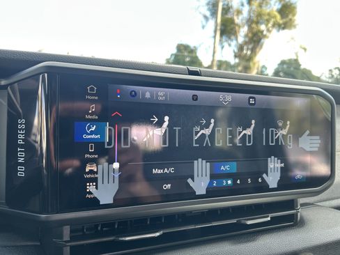 New 2025 Jeep Gladiator Sport image 25