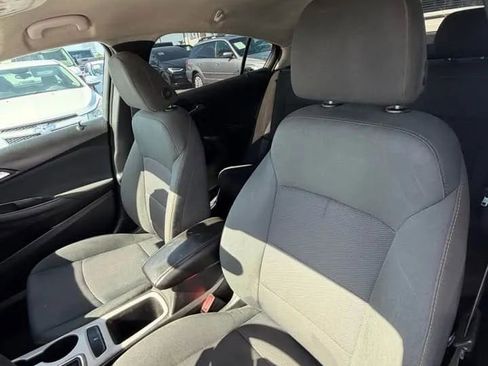 Used 2017 Chevrolet Cruze LS FWD image 7