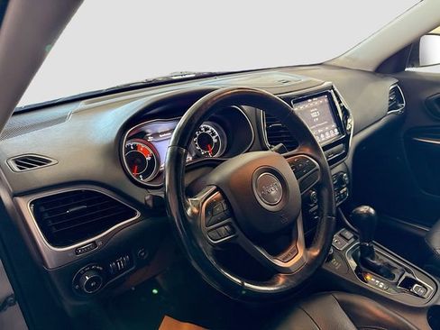 Used 2019 Jeep Cherokee Limited image 10