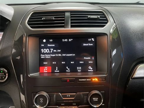 Used 2018 Ford Explorer XLT w/ Equipment Group 201A FWD image 19