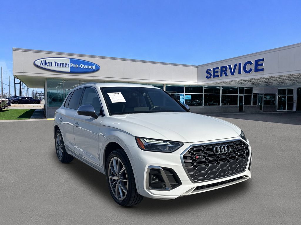 Used 2022 Audi SQ5 Premium w/ Convenience Package AWD/4WD image 2