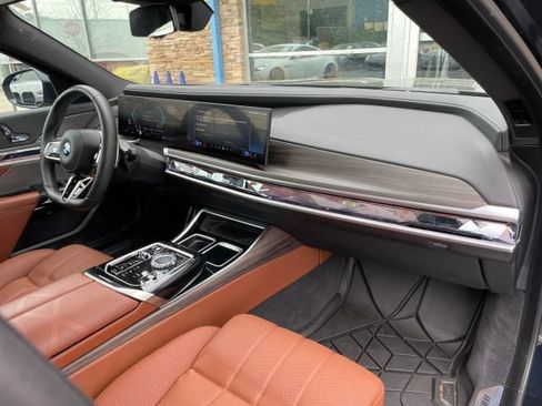 Used 2024 BMW 750e xDrive AWD/4WD image 31