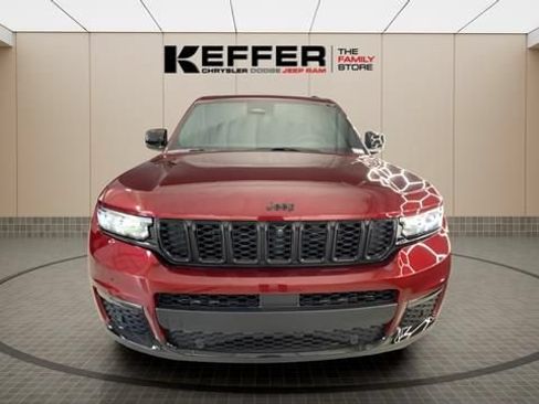 Used 2025 Jeep Grand Cherokee L Limited w/ Luxury Tech Group II RWD image 9