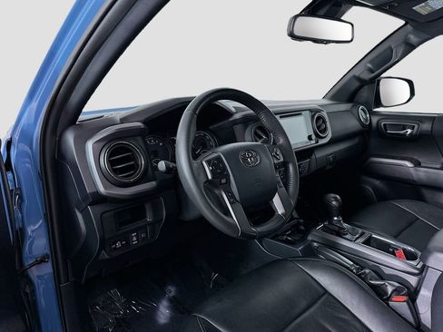 Used 2019 Toyota Tacoma TRD Sport AWD/4WD image 4