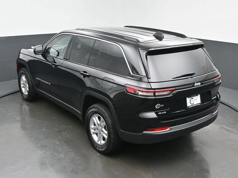 Used 2024 Jeep Grand Cherokee Laredo AWD/4WD image 41