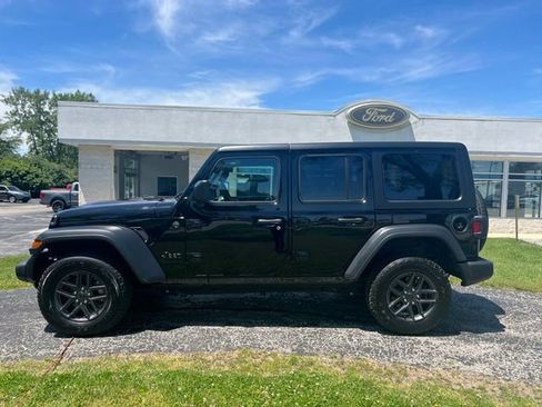 Used 2024 Jeep Wrangler Unlimited Sport AWD/4WD image 5