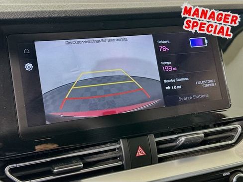 Used 2022 Kia Niro EX FWD image 17