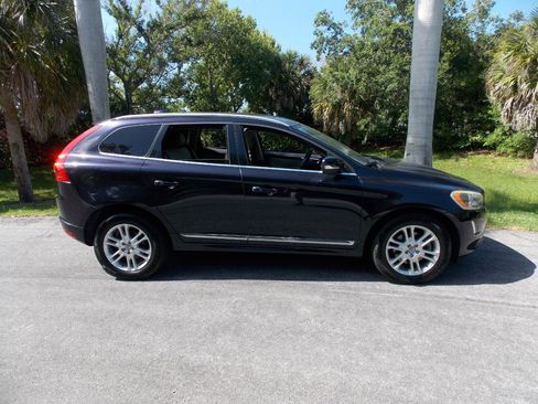 Used 2016 Volvo XC60 T5 Premier w/ Proximity Package FWD image 5