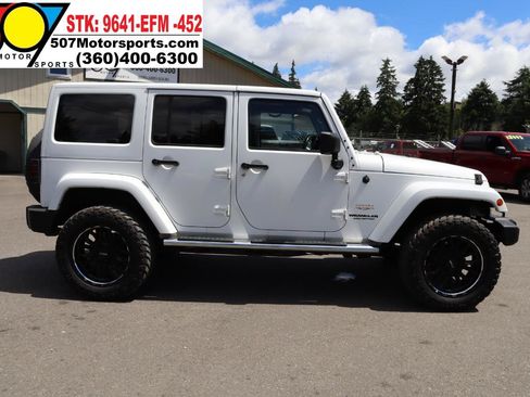 Used 2013 Jeep Wrangler Unlimited Sahara w/ Mopar Chrome Edition Group AWD/4WD image 9
