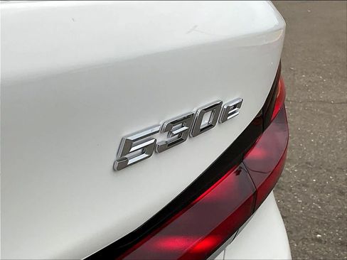 Used 2022 BMW 530e w/ Convenience Package RWD image 26