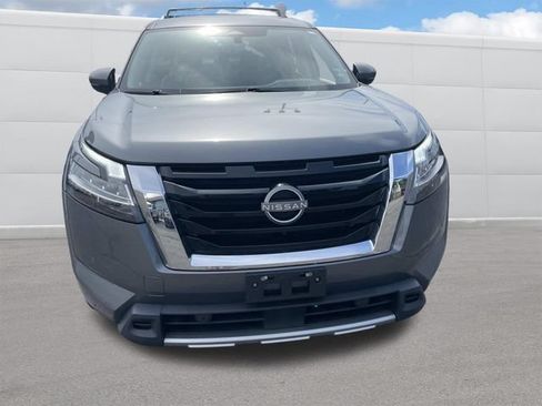 Used 2024 Nissan Pathfinder SL AWD/4WD image 13