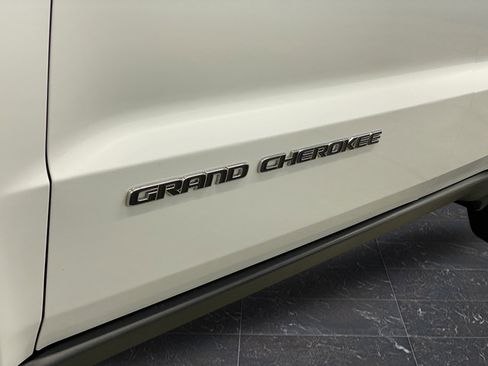 Certified 2021 Jeep Grand Cherokee Limited w/ Luxury Group II AWD/4WD image 42