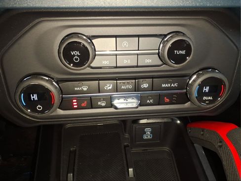 New 2025 Ford Bronco Heritage Edition image 8