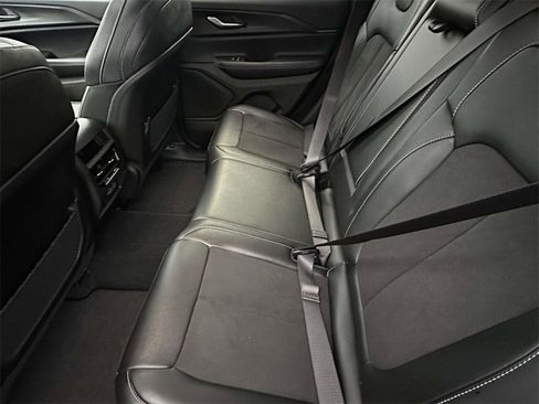 Used 2024 Jeep Grand Cherokee Altitude image 10