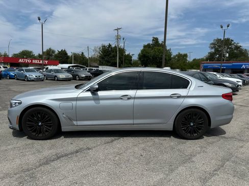 Used 2018 BMW 530e w/ Premium Package 2 RWD image 9
