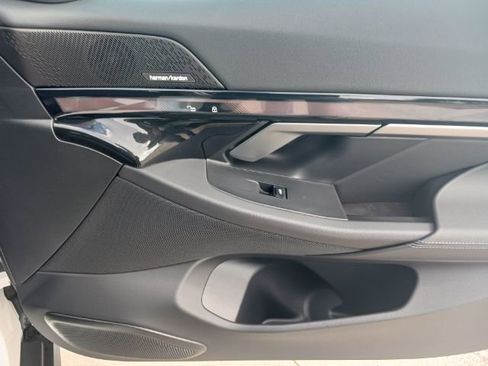 New 2024 BMW i5 eDrive40i w/ Convenience Package image 20