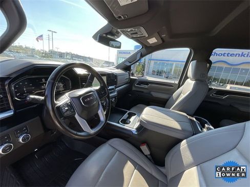 Used 2024 GMC Sierra 2500 SLT w/ SLT Premium Package image 17