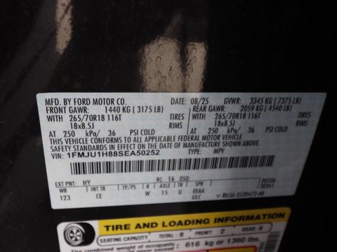 Used 2025 Ford Expedition Active RWD image 12