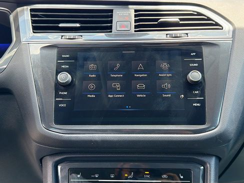 Used 2023 Volkswagen Tiguan SE FWD image 26