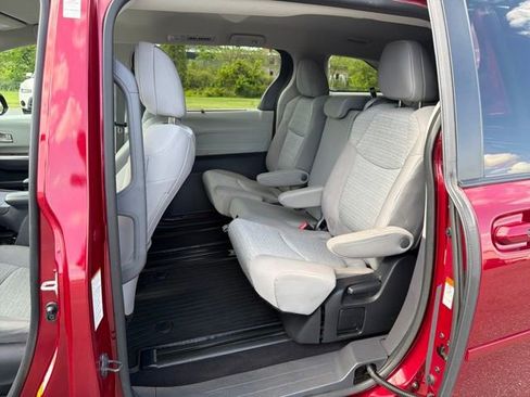 Used 2023 Toyota Sienna LE AWD/4WD image 13