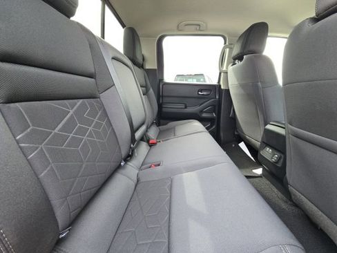 Used 2025 Nissan Frontier SV w/ SV Convenience Package RWD image 12