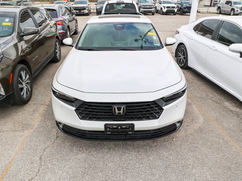 Used 2023 Honda Accord Touring image 5