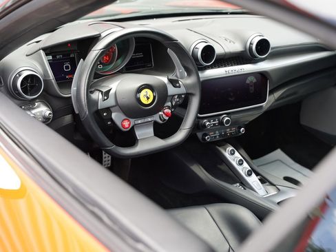 Used 2019 Ferrari Portofino image 7