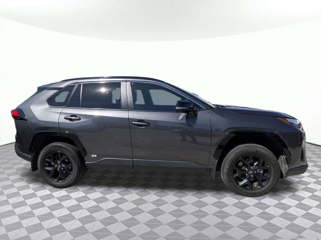 Used 2024 Toyota RAV4 XLE AWD/4WD image 2