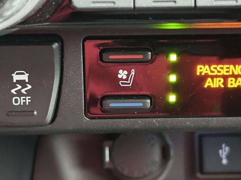 Used 2022 Toyota RAV4 Limited AWD/4WD image 15